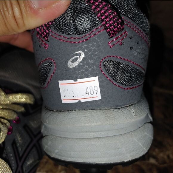 Asics women's gray running shoes sneaker size 7.       489 - Picture 11 of 11